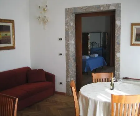 嘉伯利耶拉b&b别墅公寓酒店